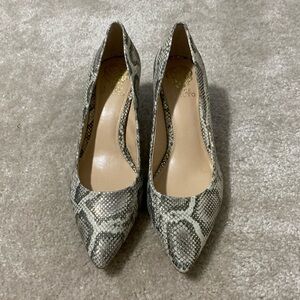 Vince Camuto pump heel